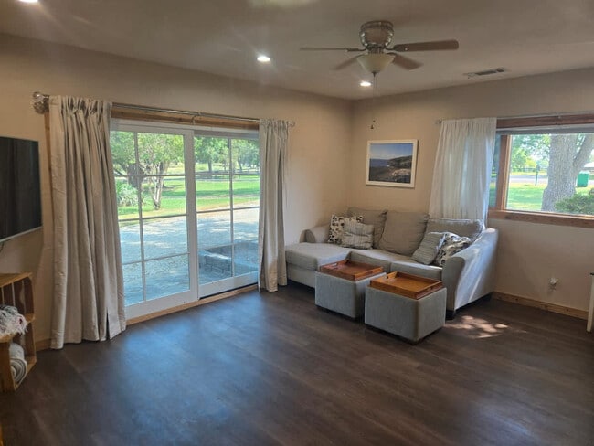 1207 Shahan Prairie Rd