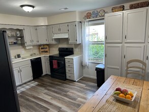 16011 Mercer Ln in Houston, MO - Building Photo - Building Photo