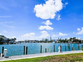 12356 Capri Cir N in Treasure Island, FL - Foto de edificio - Building Photo
