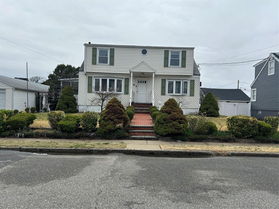 9 Fuller Ave in West Babylon, NY - Building Photo