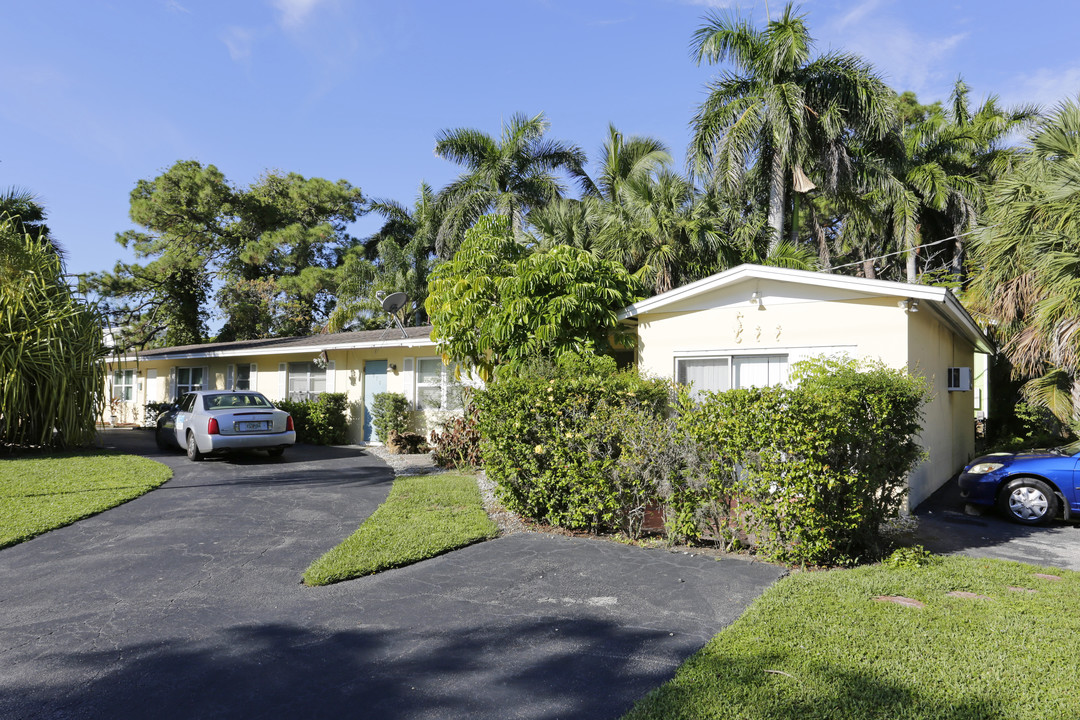 970 9th St S in Naples, FL - Building Photo