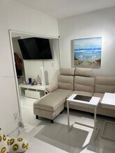 246 Poinciana Island Dr in Sunny Isles Beach, FL - Building Photo - Building Photo