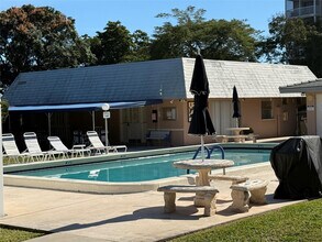 3575 Brokenwoods Dr in Coral Springs, FL - Foto de edificio - Building Photo