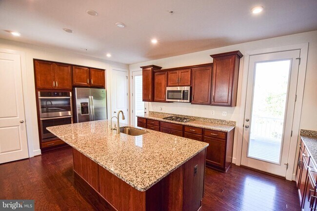 1438 Honeylocust Dr