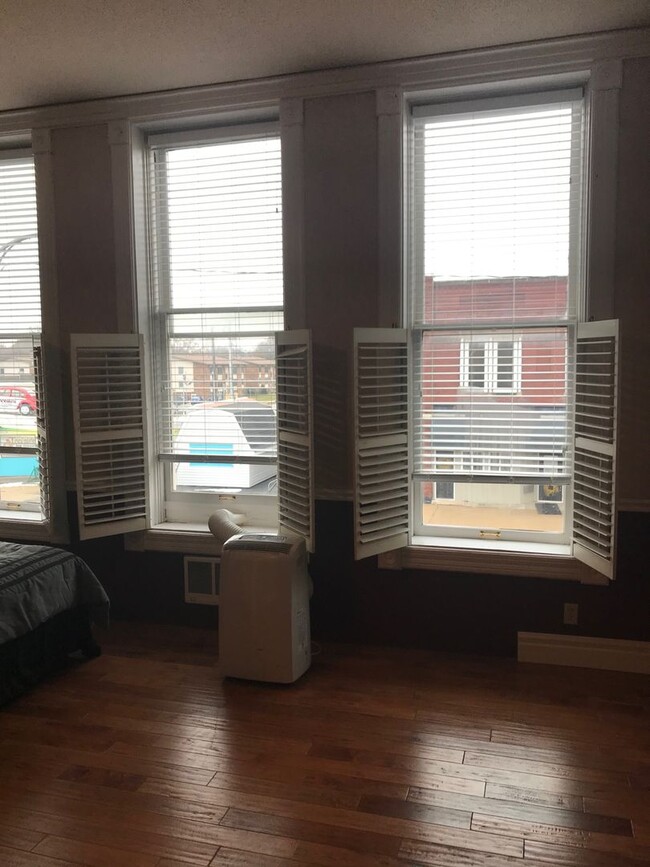 property at 212 W Main St