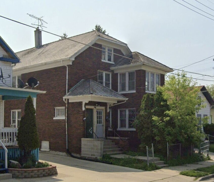 1213 Superior St in Racine, WI - Building Photo