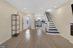 2124 Sigel St in Philadelphia, PA - Building Photo