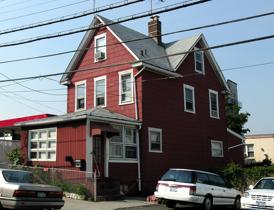 10 Cliff St in New Rochelle, NY - Building Photo