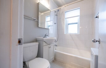 The Townhouse in Winnipeg, MB - Building Photo - Building Photo