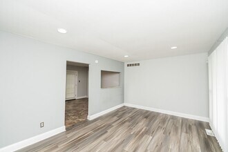 7345 Hendricks St in Merrillville, IN - Building Photo - Building Photo