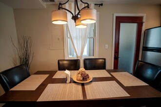 1916 W Roscoe St in Chicago, IL - Foto de edificio - Building Photo