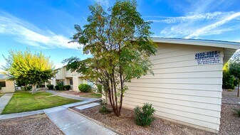 4954 Larkspur St in Las Vegas, NV - Building Photo