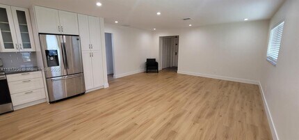 2455 Monroe St in Hollywood, FL - Building Photo - Building Photo