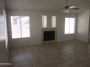 8820 W Greenbrian Dr in Peoria, AZ - Building Photo - Building Photo
