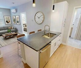 Founders Square in Windsor, CT - Foto de edificio - Building Photo