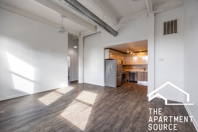 930 W Dakin St, Unit 301 in Chicago, IL - Foto de edificio - Building Photo