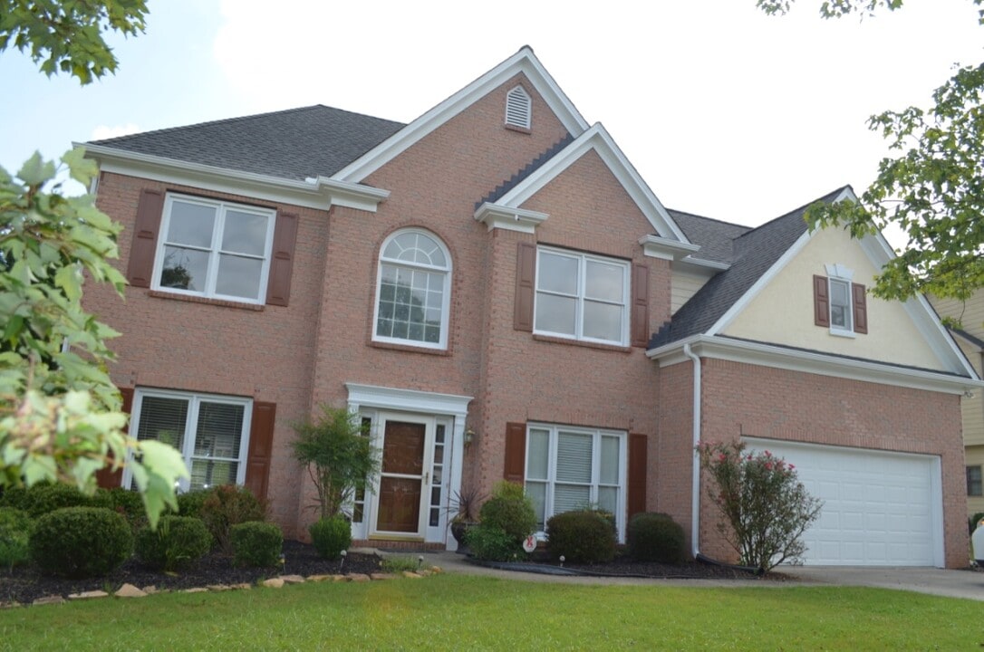 11075 Regal Forest Dr in Suwanee, GA - Building Photo