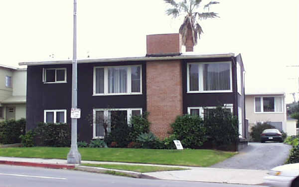15904 W Sunset Blvd in Pacific Palisades, CA - Building Photo