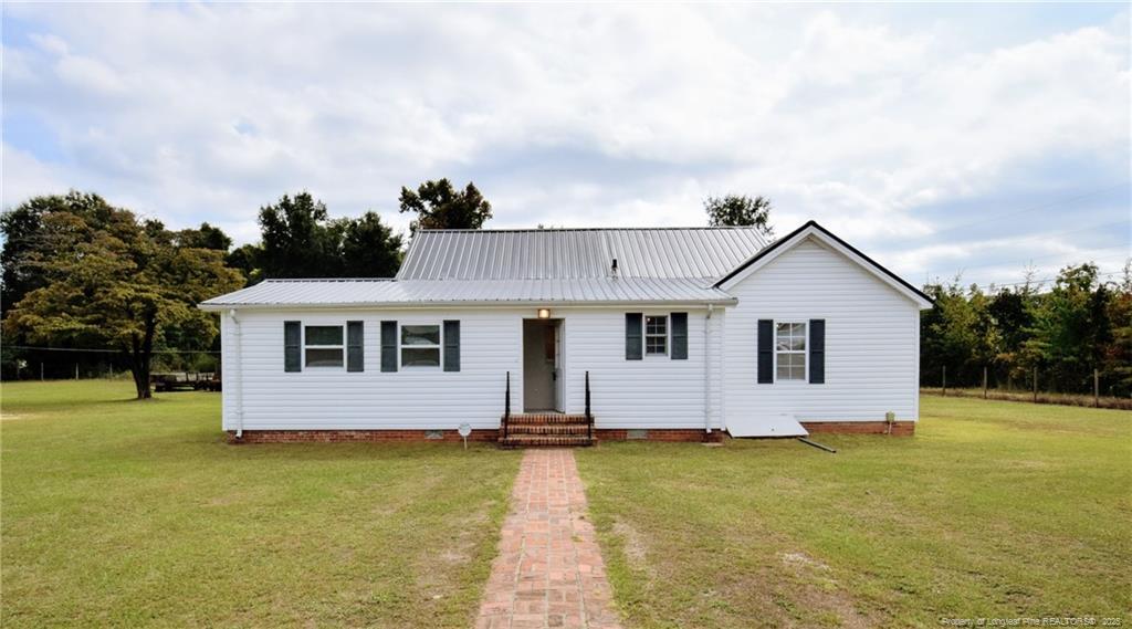 124 Garysburg Cir in Spring Lake, NC - Building Photo