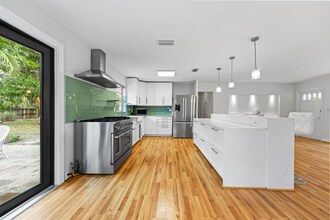 3355 SW 22nd St in Fort Lauderdale, FL - Building Photo - Building Photo