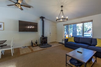 17209 Crane Dr in Bend, OR - Building Photo - Building Photo