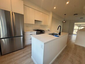 24951 112 Av in Maple Ridge, BC - Building Photo - Building Photo