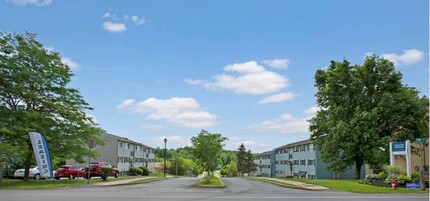 Sleepy Hollow Apartments in Monticello, NY - Foto de edificio - Building Photo