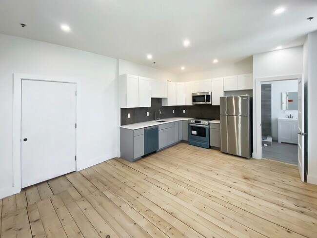 6 Elliot St in Brattleboro, VT - Building Photo - Building Photo