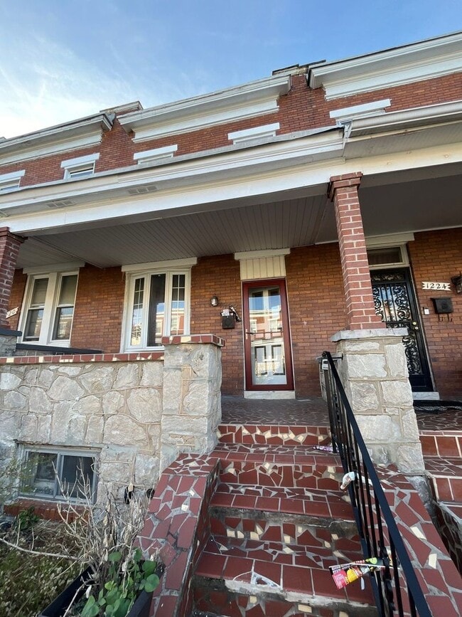 property at 1222 N Ellwood Ave