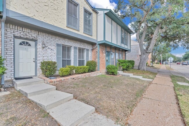 7700 Creekbend Dr in Houston, TX - Building Photo - Building Photo