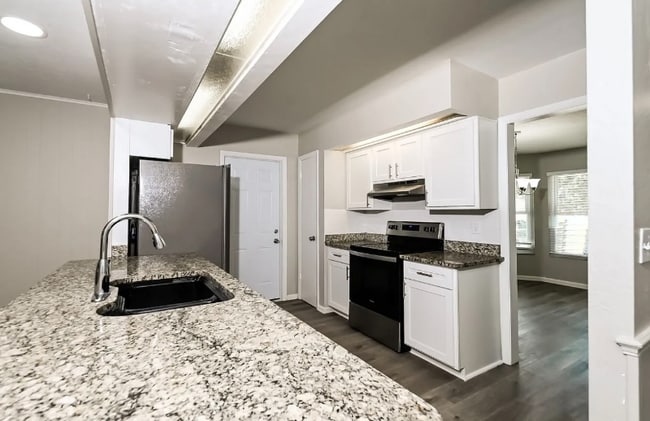 property at 4634 Valley View Dr W