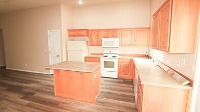 16489 Riley Dr in La Pine, OR - Building Photo - Building Photo