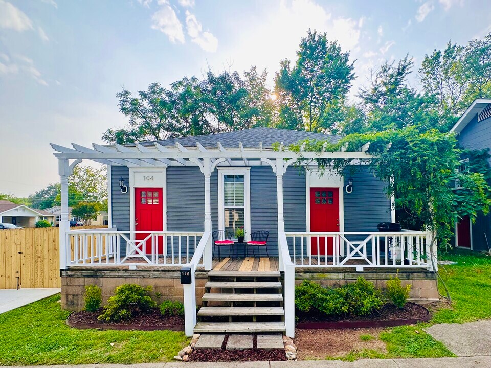 104 4th St in Hot Springs, AR - Building Photo