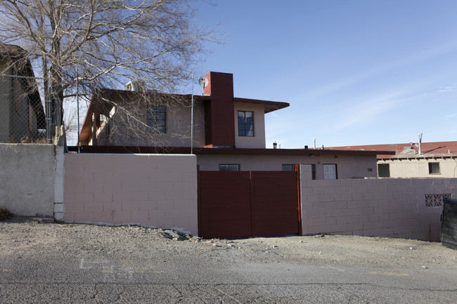 200 W Williams St in Barstow, CA - Foto de edificio - Building Photo