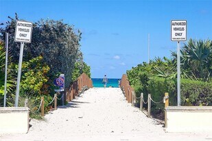 8430 Harding Ave in Miami Beach, FL - Building Photo