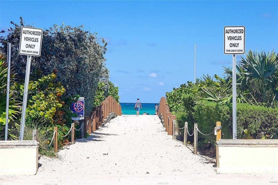 8430 Harding Ave in Miami Beach, FL - Building Photo