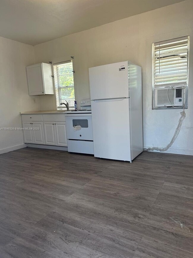property at 2711 SW 14th St