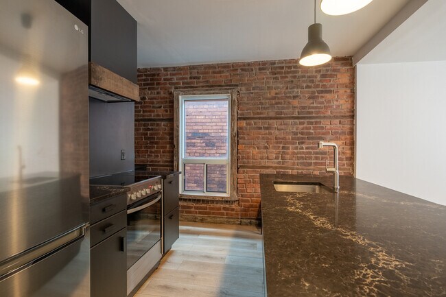 41 Burlington St E in Hamilton, ON - Building Photo - Building Photo