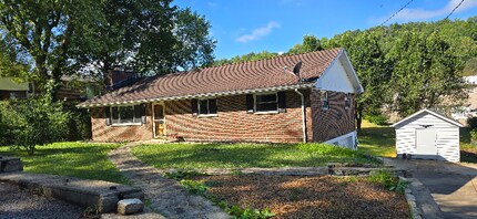 1801 Oakwood Dr in Charleston, WV - Building Photo - Building Photo