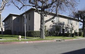 5906 Hazeltine Ave in Van Nuys, CA - Building Photo - Building Photo