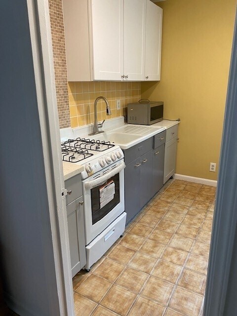 501 S Church Ln in Los Angeles, CA - Building Photo