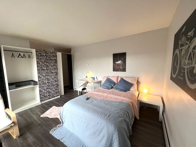 520 Tenth Street in New Westminster, BC - Building Photo - Building Photo