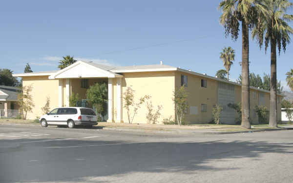 606 W 16th St in San Bernardino, CA - Foto de edificio - Building Photo