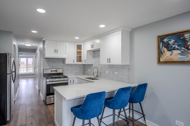 620 57th St, Unit 1 in Clarendon Hills, IL - Building Photo - Building Photo