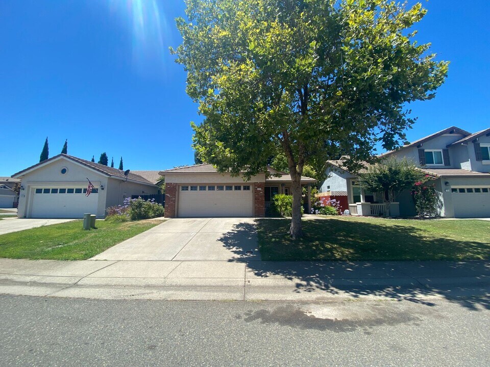 1117 Knopfler Cir in Folsom, CA - Building Photo