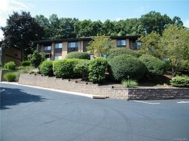 8 E Lawrence Park Dr, Unit 7 in Piermont, NY - Building Photo
