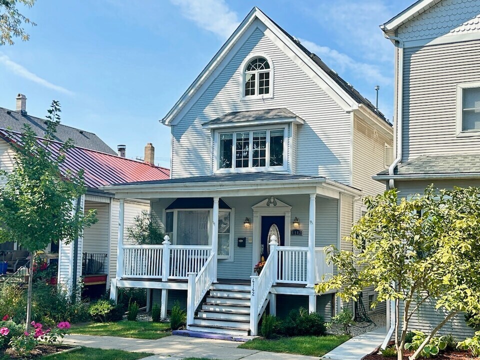4142 N Maplewood Ave, Unit K09J in Chicago, IL - Building Photo