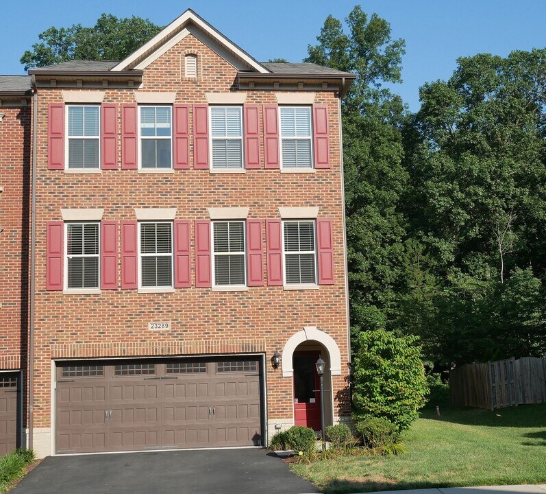 23289 Tradewind Dr in Ashburn, VA - Building Photo