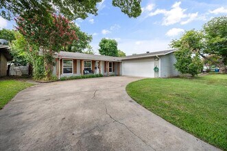 3234 High Lark Dr in Dallas, TX - Building Photo - Building Photo