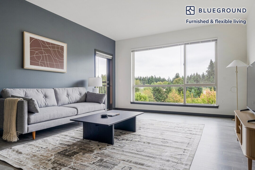 15566 NE 22 Pl in Bellevue, WA - Building Photo